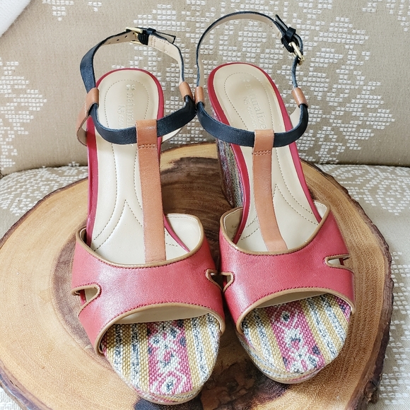 BOHO STYLE WEDGE T-STRAP SANDAL - Picture 3 of 9